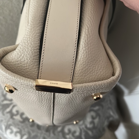 NWOT Coach cream with black Leather carryall - Picture 7 of 15